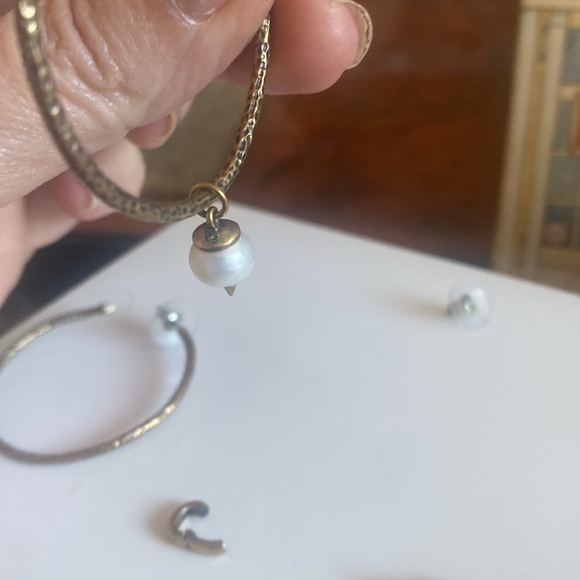 Kendra Scott Charm Hoop Earrings Set. Vintage Gold - Picture 7 of 10